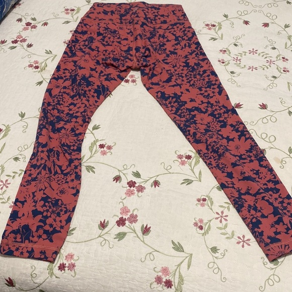 Lululemon Final Lap Crop *23 sz 6 Floral Efflorescent Dark Canyon Onyx Blue - Picture 6 of 12